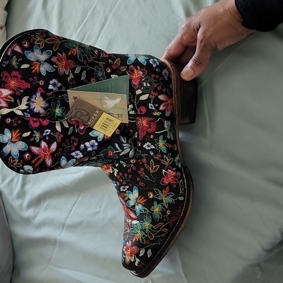 🥳🎉 HOST PICK 🥳🎉Roper Ingrid cowboy Floral black  boots Western Sz 8.5 NWT - Picture 5 of 11